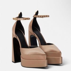 Authentic VERSACE
New with box, never worn
Aevitas Pointy platforms